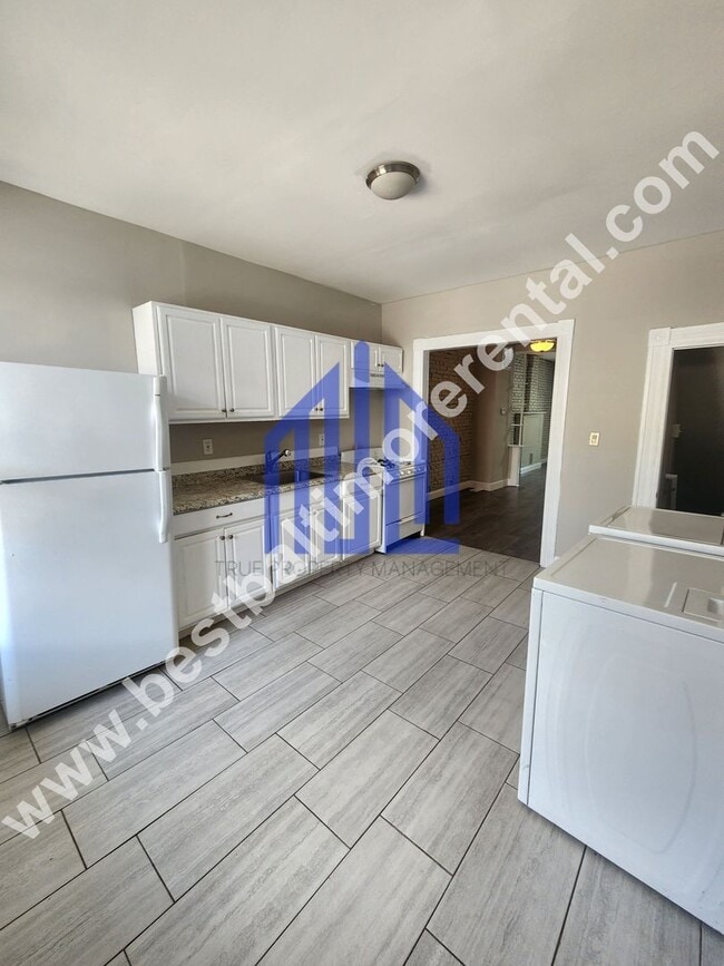 Building Photo - Spacious 3 Bedroom in East Baltimore