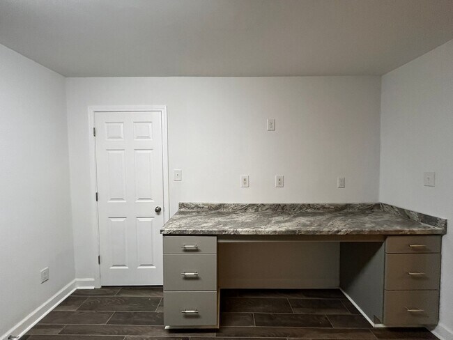 Building Photo - Newly Remodeled 3BD, 2BA Raleigh Home with Fenced Yard in Prime Location Near Downtown Raleigh, N...