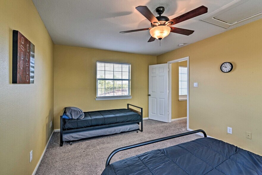 Building Photo - 2735 Broadway St