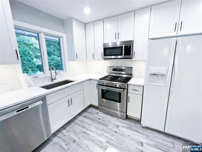 Building Photo - 319 Mastin Pl