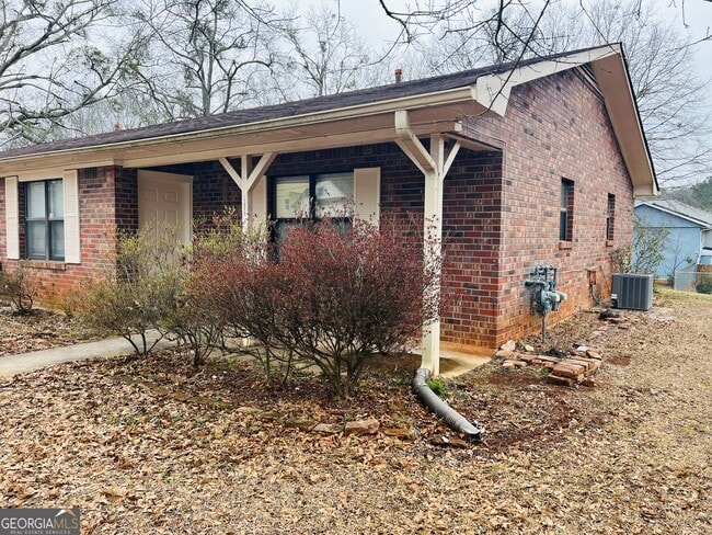 Building Photo - 1075 Eastview Rd NE