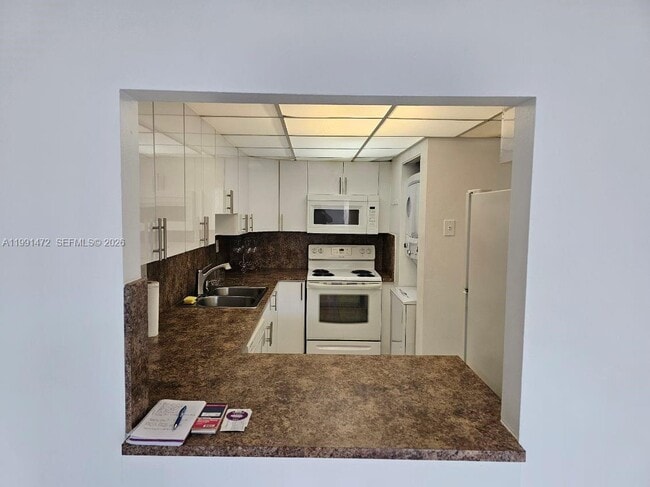 Building Photo - 10090 NW 80th Ct