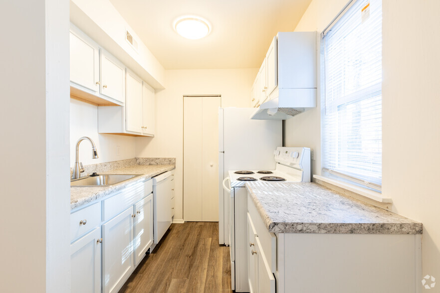 1BR, 1BA - Kingswood Cove