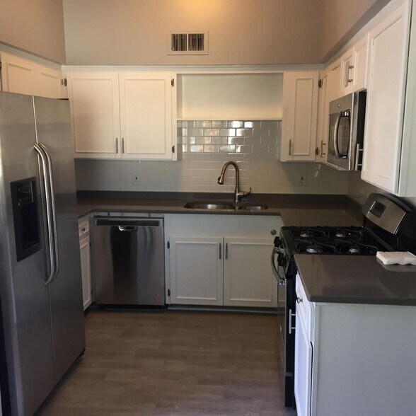 Building Photo - 6524 N 12th Pl