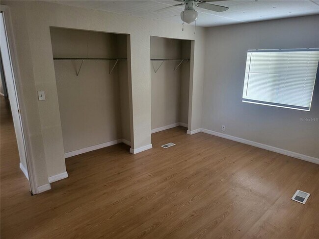 Building Photo - 1634 Dolphin Dr