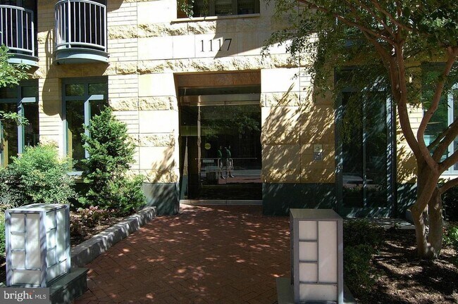 Building Photo - 1117 10th St NW