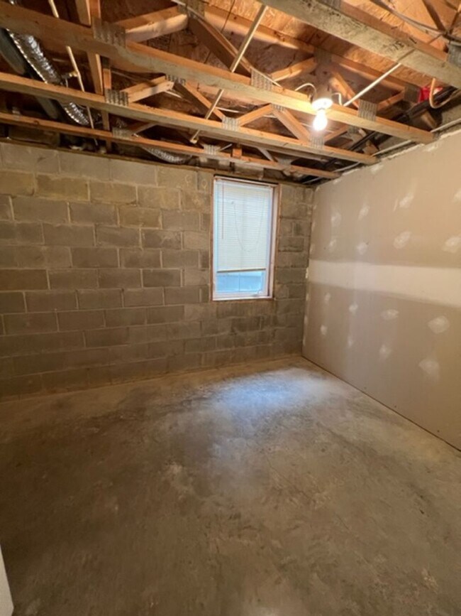 Building Photo - 2 Bed 2.5 Bath Condo in Downtown Powell Available for Pre-Lease!