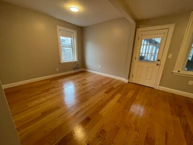 Building Photo - Incredible 4 bed 2 bath - East Cambridge/K...