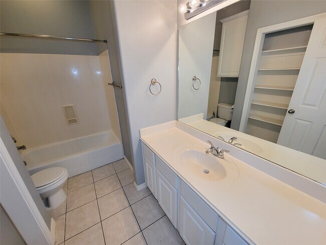 Building Photo - 12755 Mill Ridge Dr