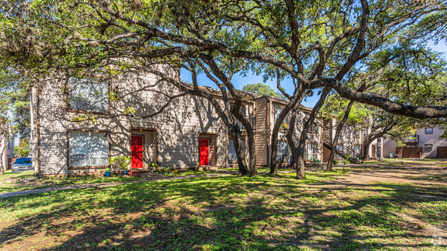 Magnificent Oaks and Abundant Shade - Woodhill Apartments