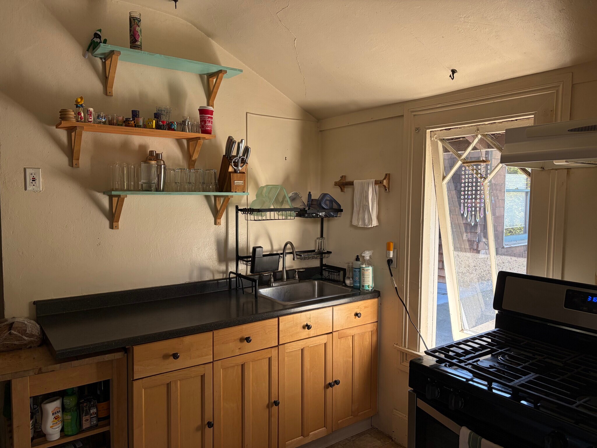 Kitchen - 2615 Parker St