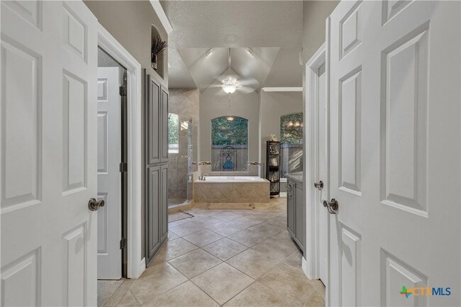 Building Photo - 9752 Trophy Oaks Dr