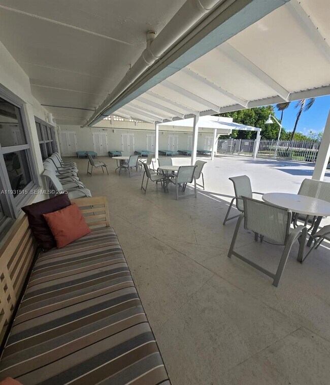 Building Photo - 2899 Collins Ave