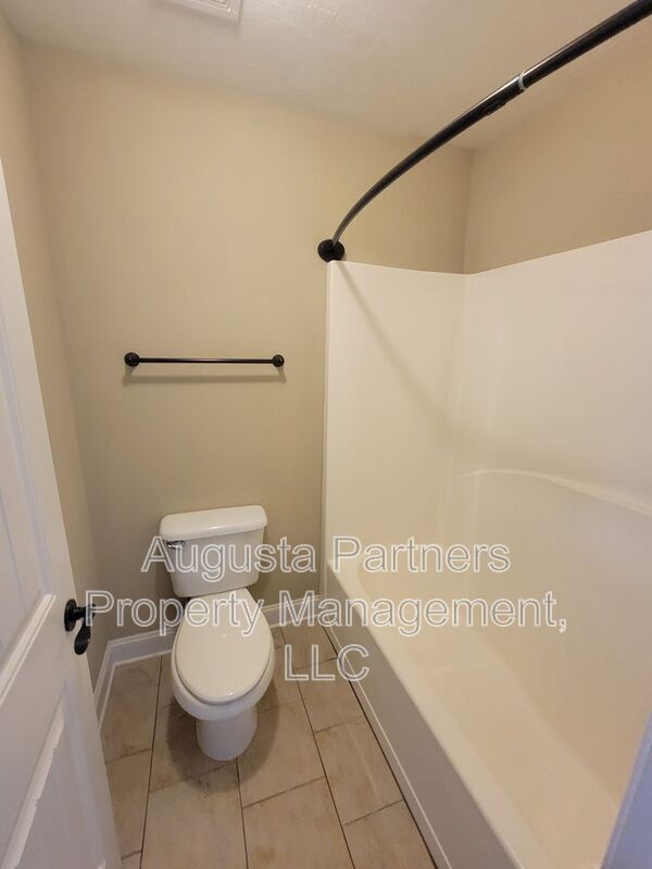 Building Photo - 841 Herrington Dr