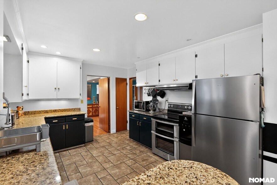 Building Photo - 28790 WA-104