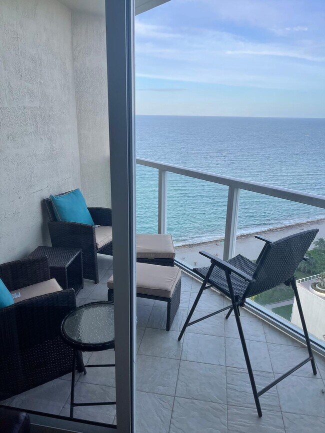 Building Photo - 16699 Collins Ave