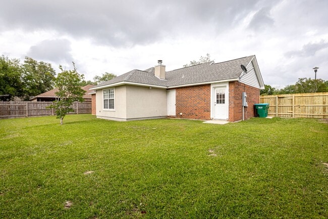 Building Photo - Freshly Renovated Rental Property