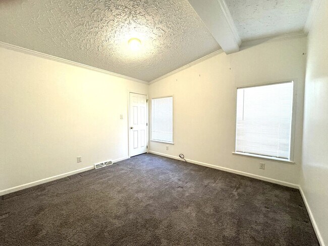 Building Photo - ~~ Home with 2 acres located in Mebane ~~