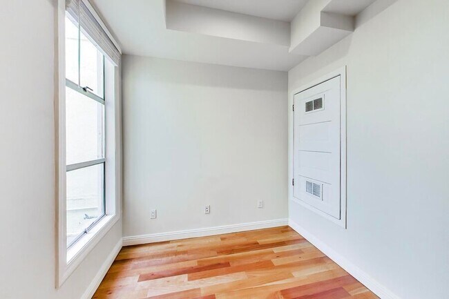Building Photo - 169 Fair Oaks St