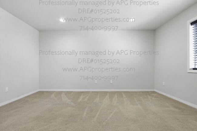 Building Photo - 139 Thompson Ave