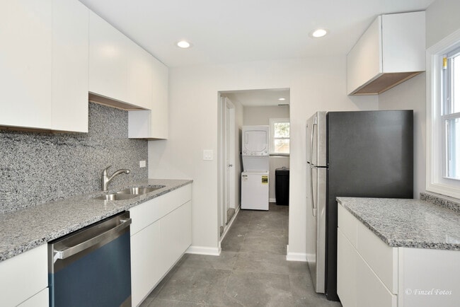 Building Photo - 309 Glenwood Ave