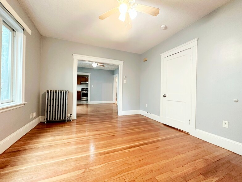 Building Photo - 44 Day St