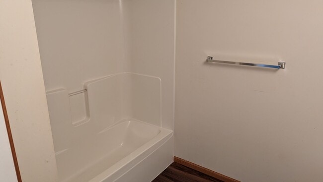 Building Photo - Amazing Apple Valley Townhome 4bd 3.5 Bath!!!