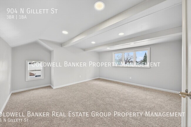 Building Photo - 904 N Gillett St