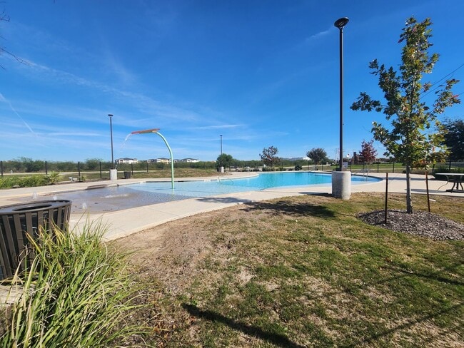 Building Photo - 3/2/2 in Heather Glen / Fridge Included / Fenced in Back Yard / CISD