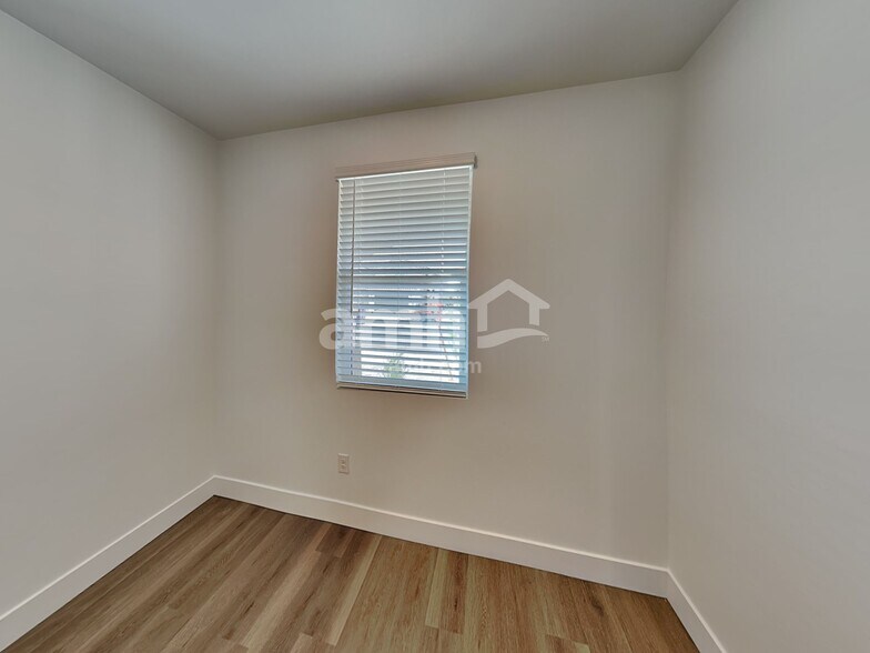 Building Photo - 9588 Harkes Dr