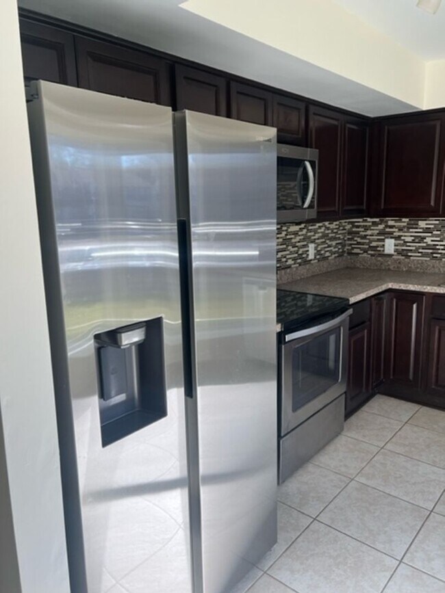 Building Photo - 5382 Leicester Ct