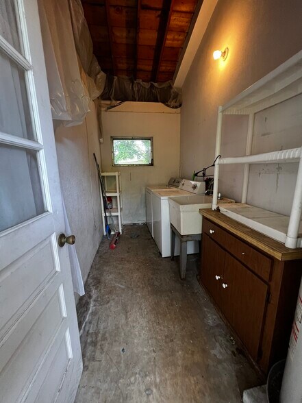 Building Photo - 254 Plumosa Dr