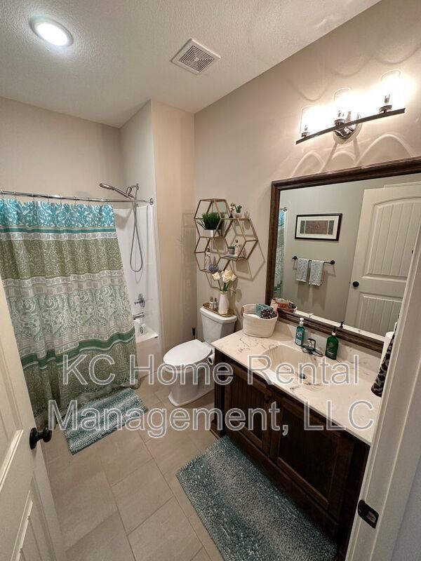 Building Photo - 2807 NE Sonora Valley Dr