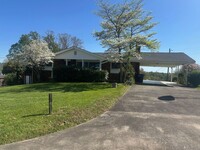 Building Photo - 2 Story Brick 4/5 bedroom 2.5 Bath with Ga...