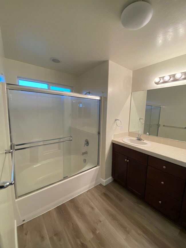Building Photo - 450 Topanga Ct