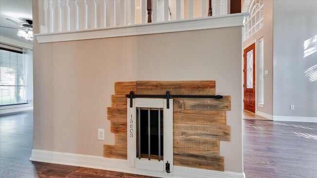 Building Photo - 15603 Twisting Springs Dr