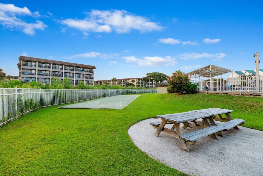 Building Photo - 40 Folly Field Rd