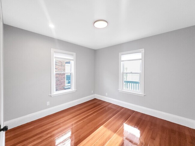 Building Photo - 14-16-16 Arcola St