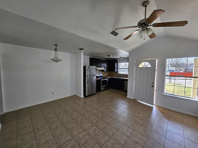 Building Photo - 3108 Lincoln Ave