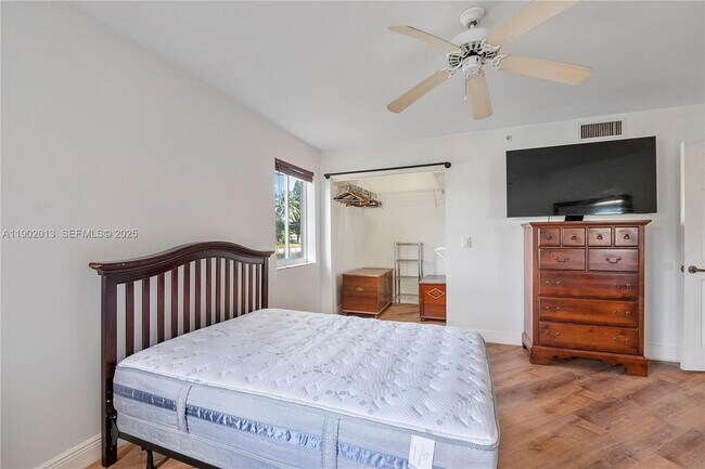 Building Photo - 9599 Weldon Cir