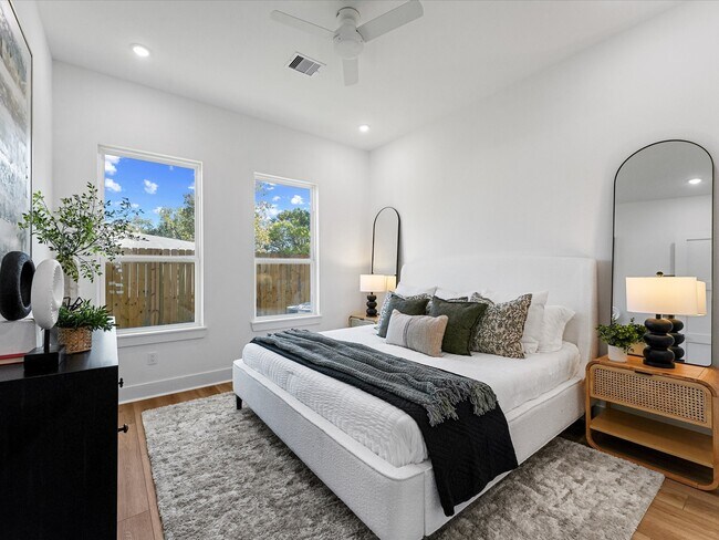 Building Photo - 8318 Williamsdell St