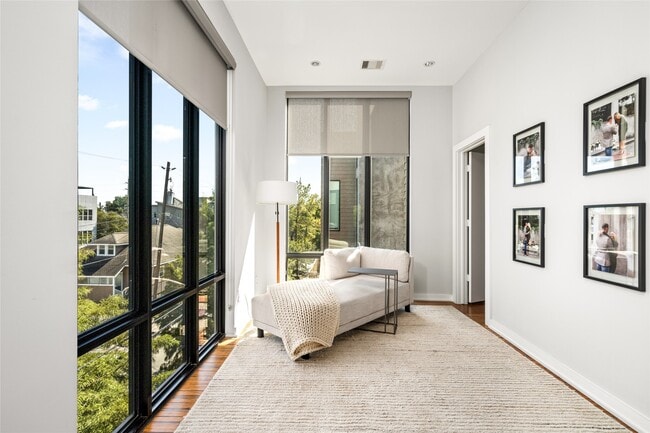 Building Photo - 2202 Whitney St