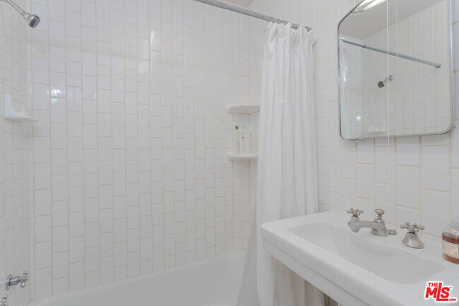 Building Photo - 10959 Strathmore Dr