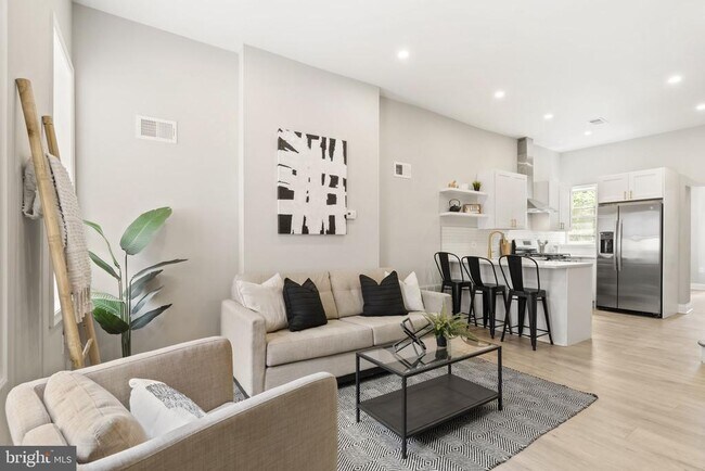 Building Photo - 2571 Coral St