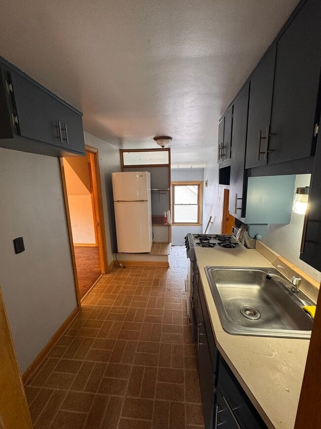 Building Photo - AVAILABLE SEPTEMBER 1: Updated 4-bedroom single family home on a quiet block- with 2 kitchens, 2 ...
