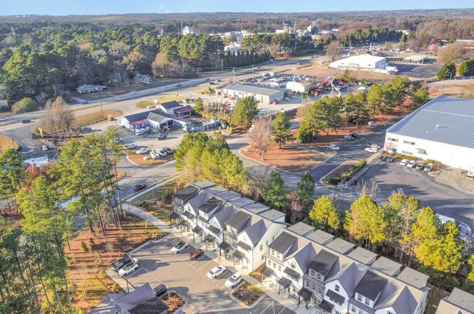 Building Photo - Room in Townhome on Gossamer Ln