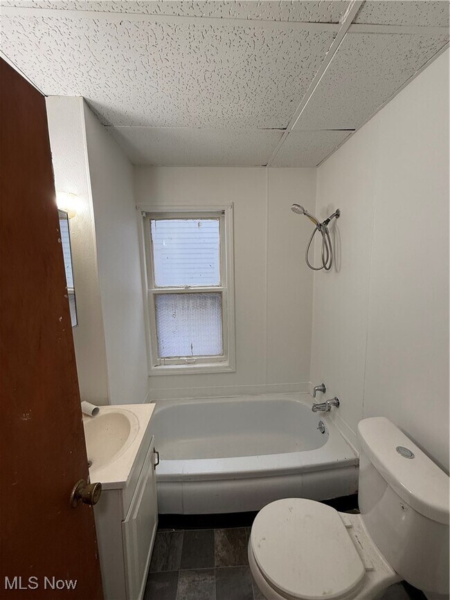 Building Photo - 3467 E 149th St