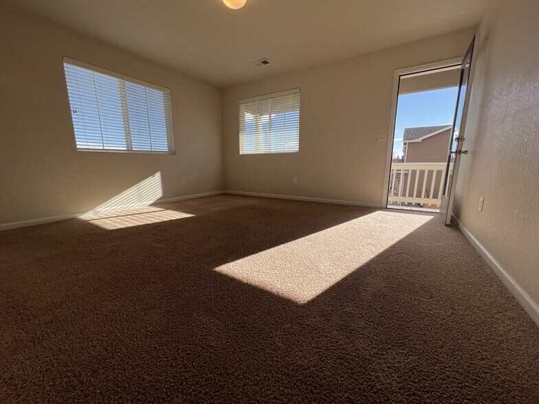 Building Photo - 1229 Bistre St