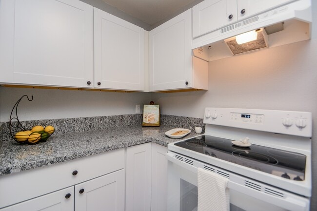 Building Photo - 51 Harbour Row Dr