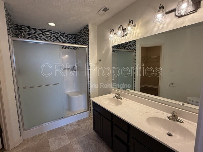 Building Photo - 3182 Morrow Dr